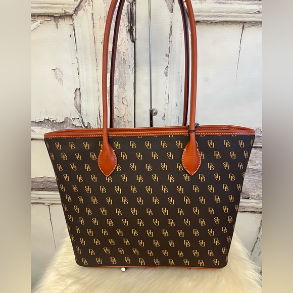 Dooney & Bourke Brown Tmoro Monogram Tote Bag NWT - Picture 3 of 10